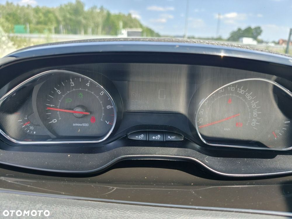 Peugeot 208 - 24