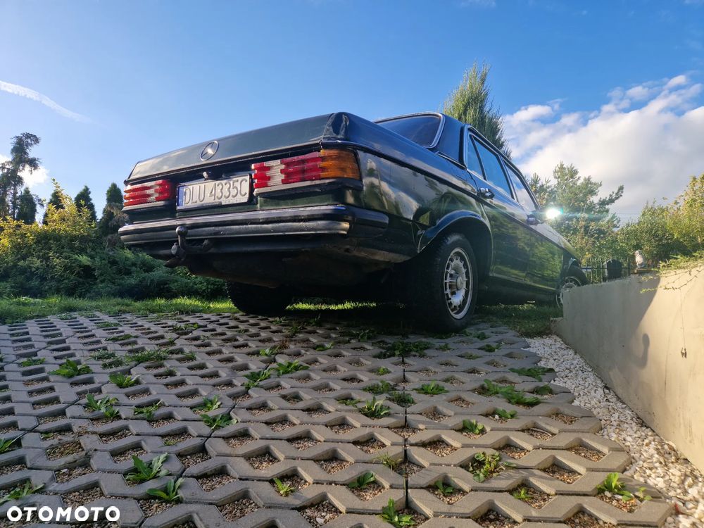 Mercedes-Benz W123 - 12