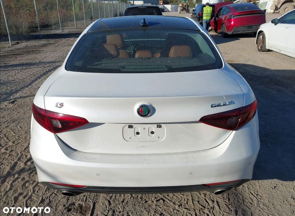 Alfa Romeo Giulia - 4
