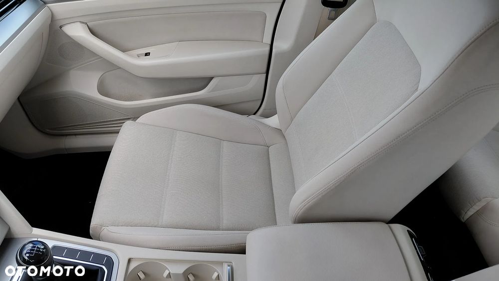 Volkswagen Passat 1.8 TSI BMT Comfortline - 26