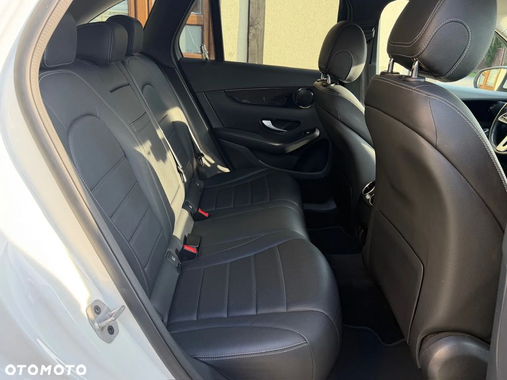 Mercedes-Benz GLC 250 4Matic 9G-TRONIC Exclusive - 24