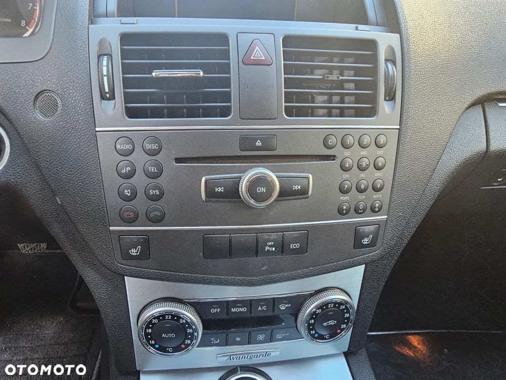 Mercedes-Benz Klasa C 180 BlueEFFICIENCY Avantgarde - 19