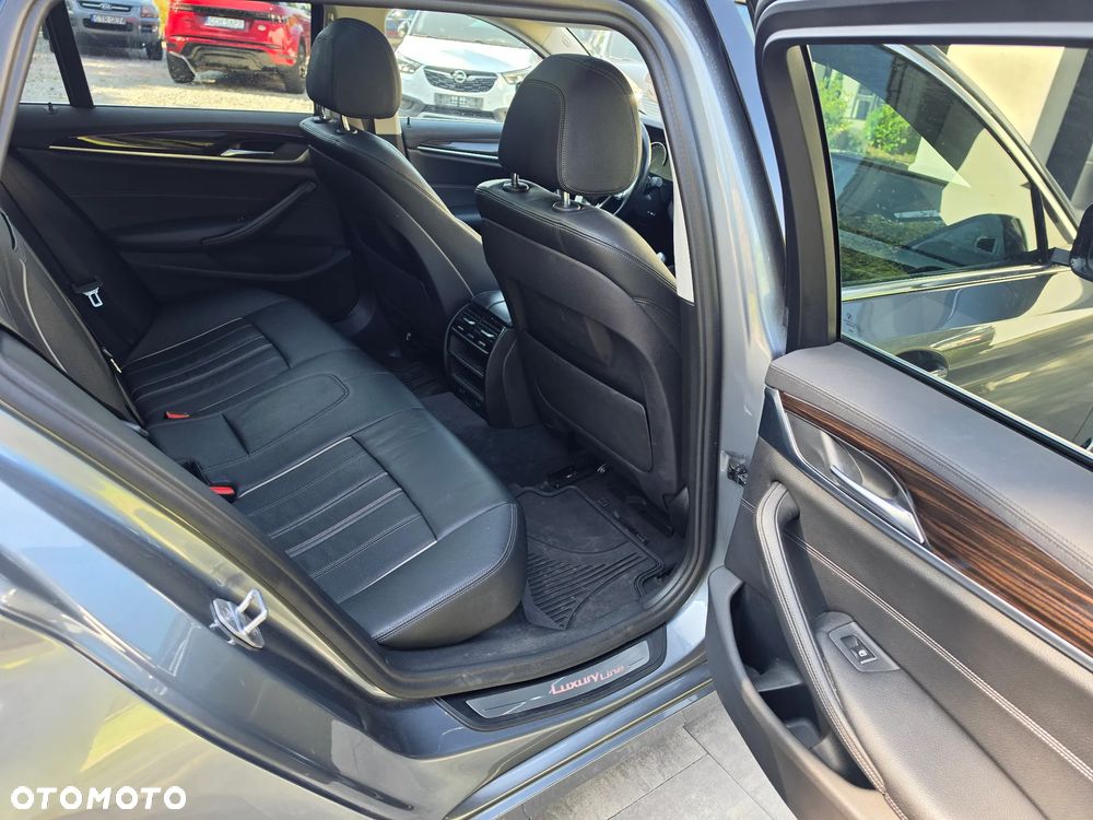 BMW Seria 5 525d Luxury Line sport - 12