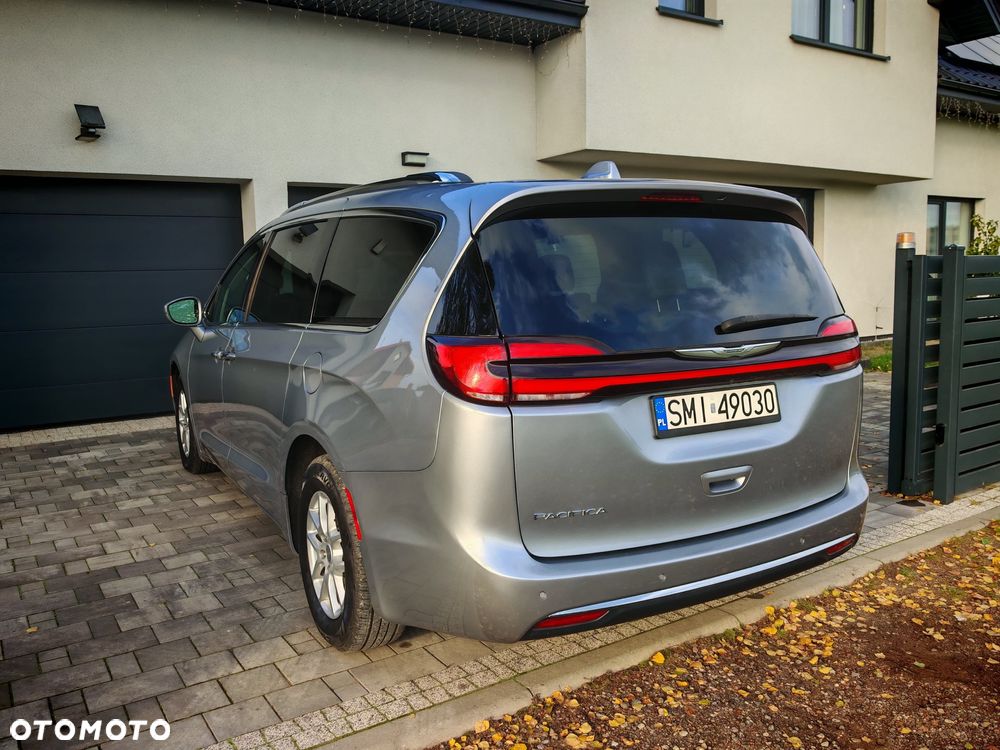 Chrysler Pacifica - 16