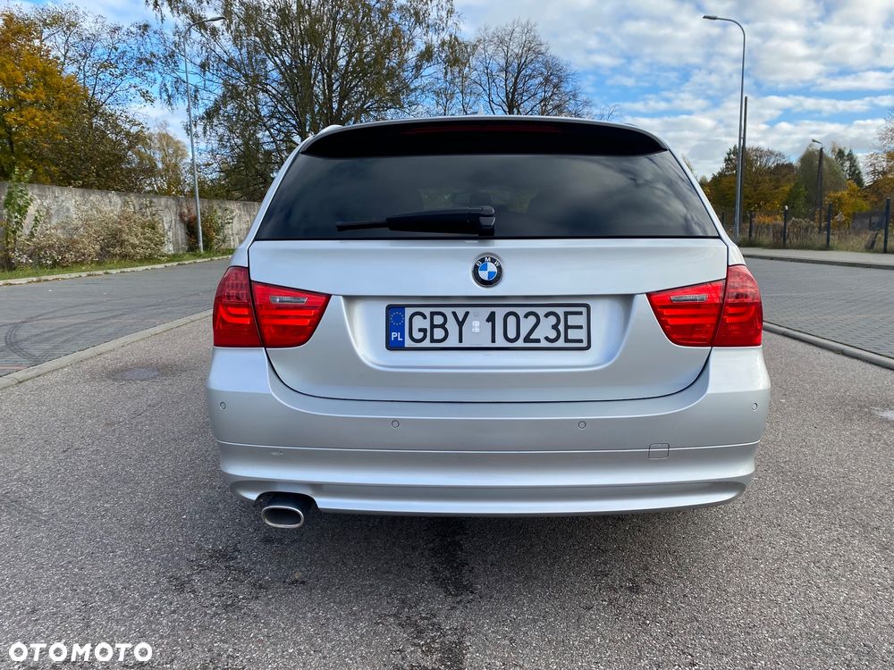 BMW Seria 3 320d DPF Touring - 5