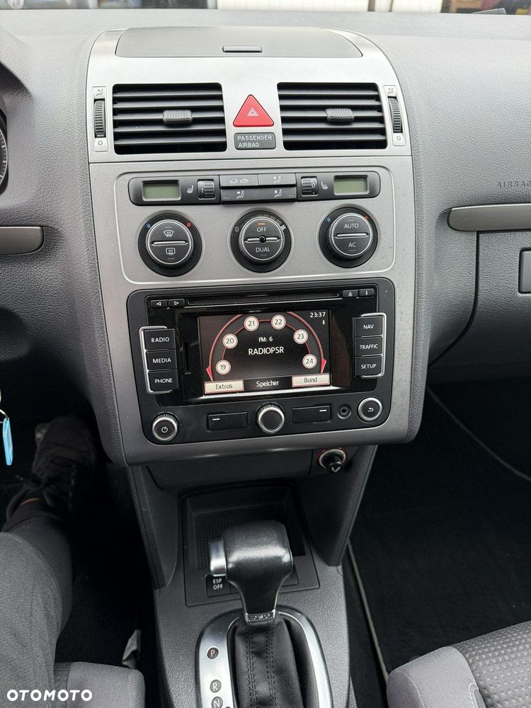 Volkswagen Touran - 11
