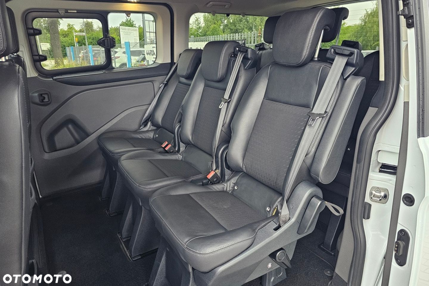 Ford Tourneo Custom - 16