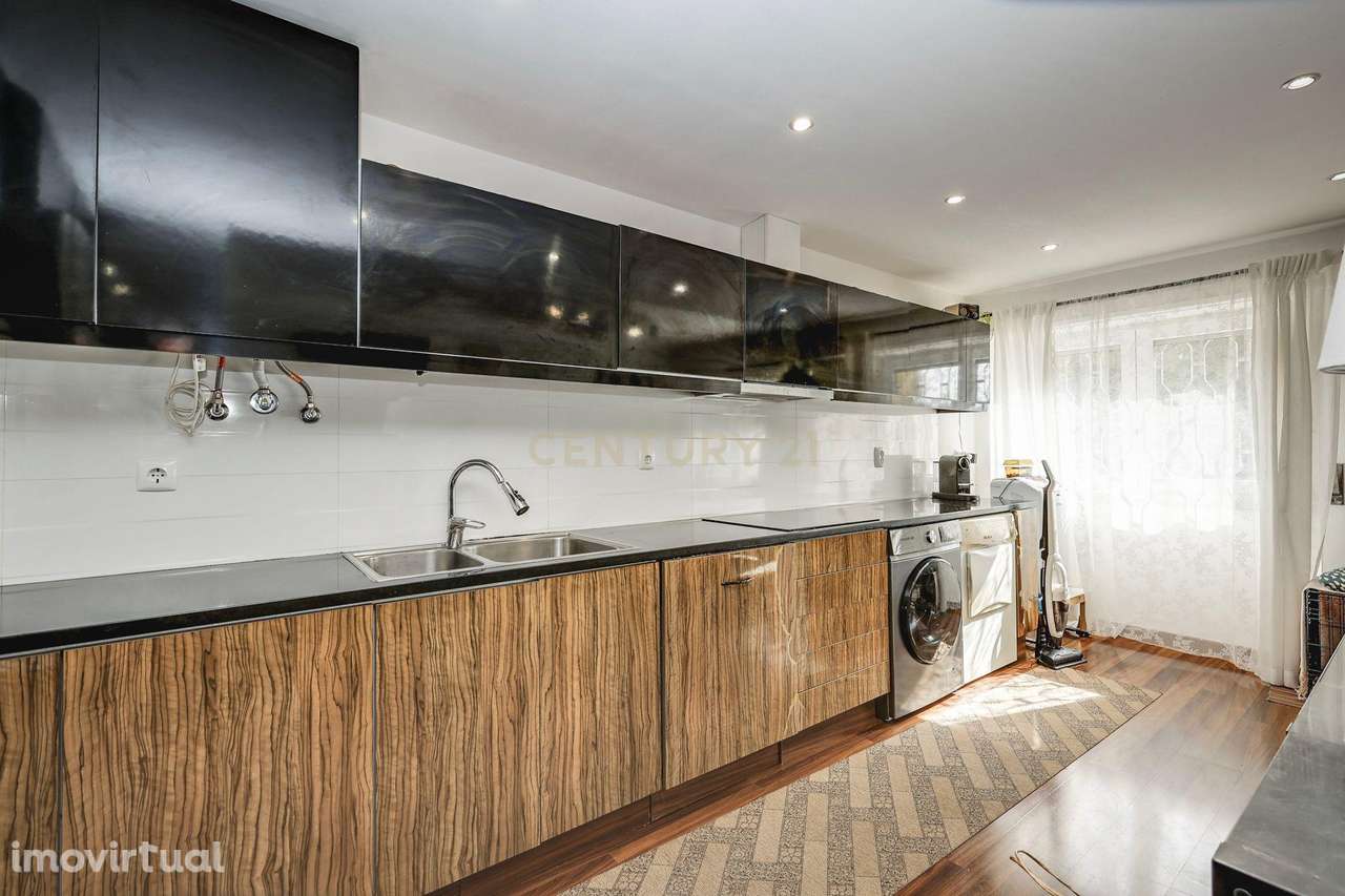 T3 Remodelado c/ Garagem | Monte Abraão - Grande imagem: 5/26