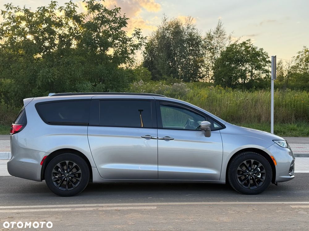 Chrysler Pacifica - 2