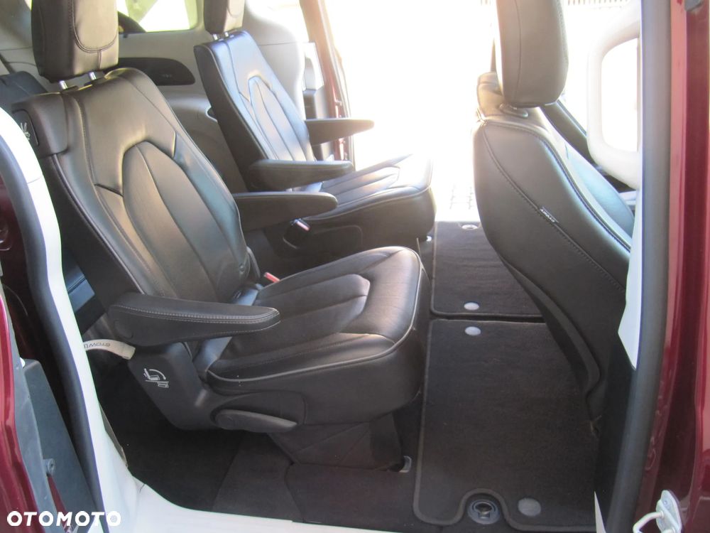 Chrysler Pacifica - 9