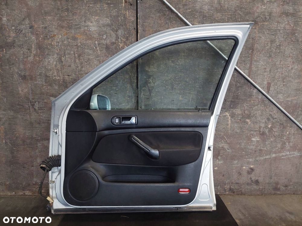 DRZWI KOMPLETNE PRAWY PRZÓD VOLKSWAGEN GOLF IV LB7Z - 5