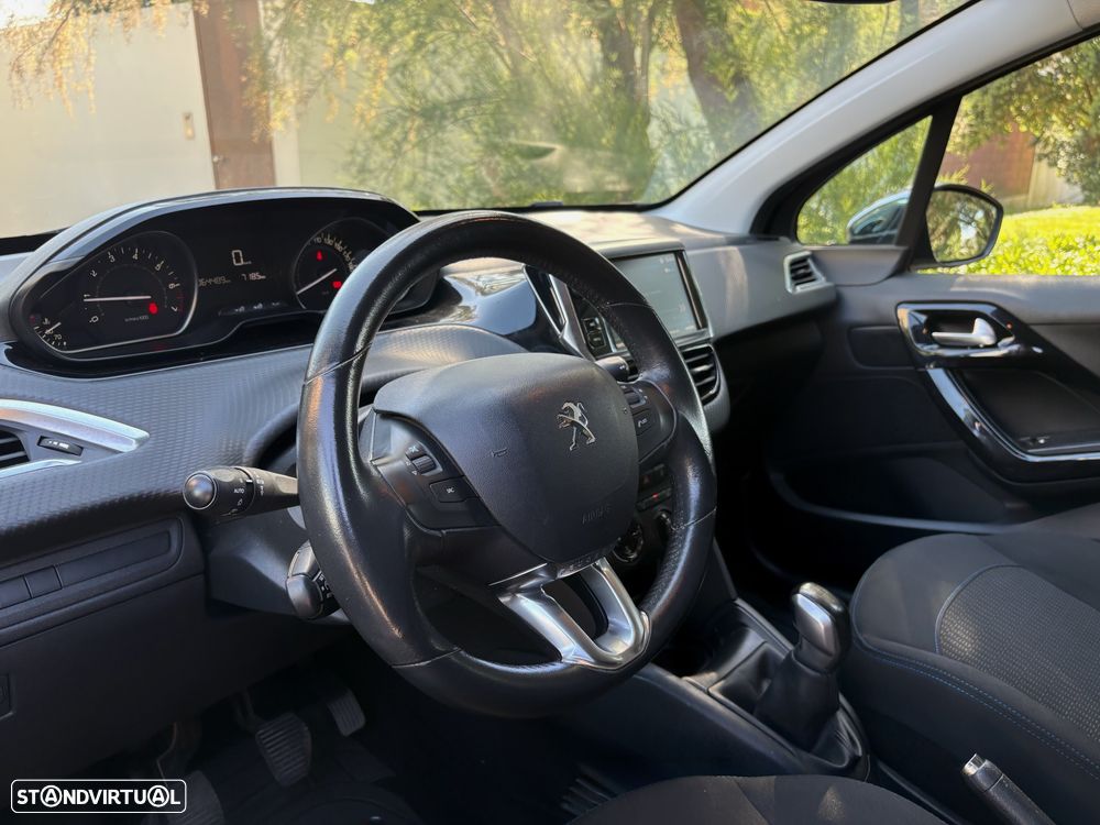 Peugeot 208 1.2 PureTech Style - 23