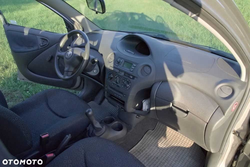 Toyota Yaris 1.0 Base - 10