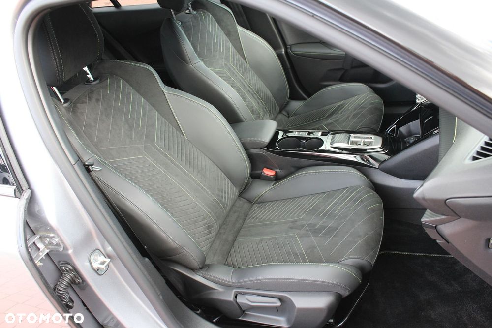 Peugeot 2008 1.2 PureTech GT S&S EAT8 - 17