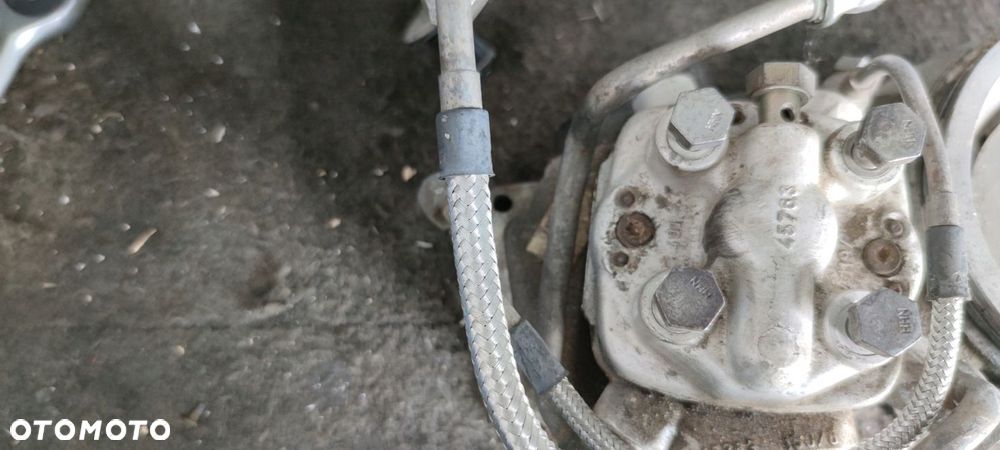 ROZDZIELACZ PALIWA AUDI 80 90 100 2.0 0438101035 - 1