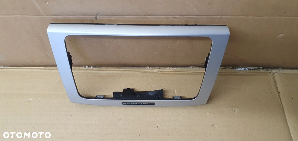 Ramka radia konsoli dekor VW Passat B6 3C0858069AE - 2