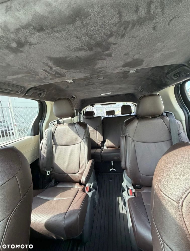 Toyota Sienna - 7