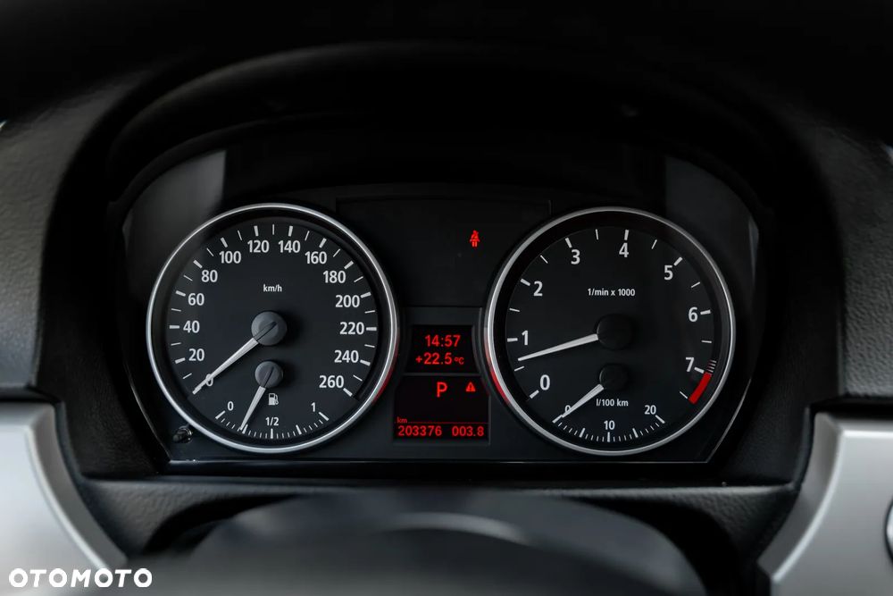 BMW Seria 3 330xi - 24
