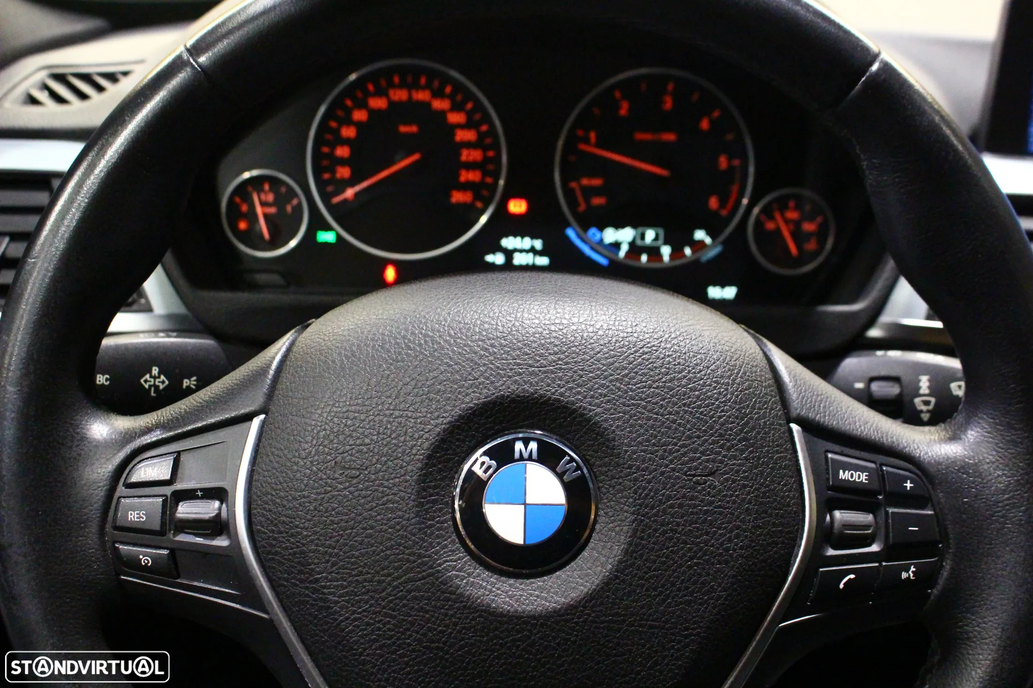 BMW 318 d Touring Auto Line Luxury - 24