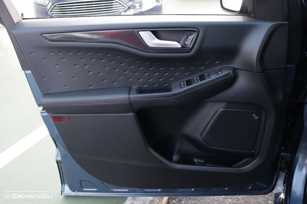 Ford Kuga 2.5 PHEV ST-Line X - 34