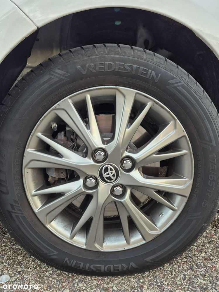 Toyota Yaris 1.5 Premium - 14
