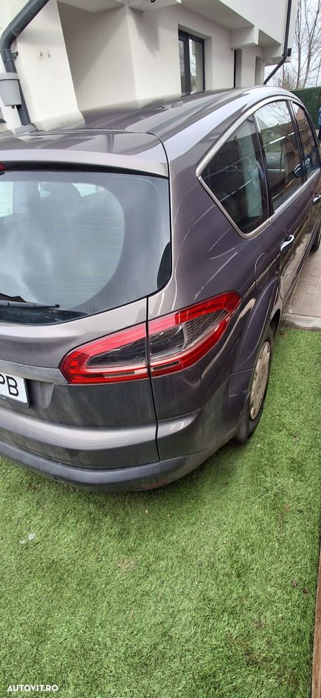 Ford S-Max - 8
