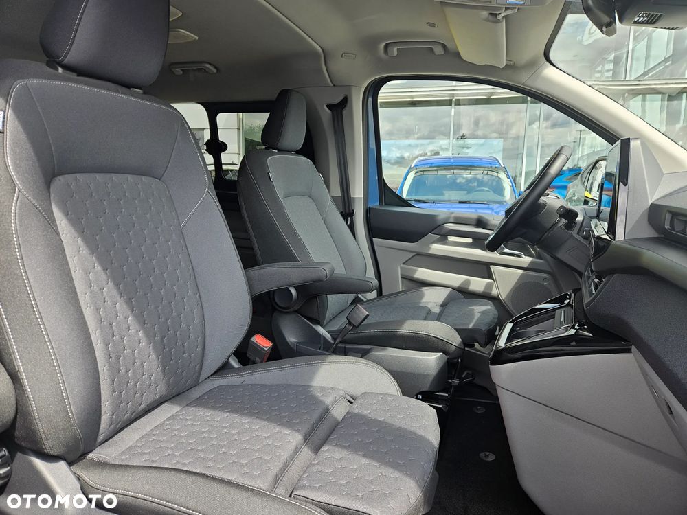Ford Tourneo Custom - 14