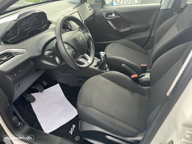 Peugeot 208 1.2 PureTech Signature - 4