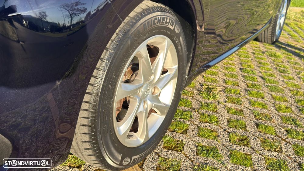 Peugeot 208 1.6 BlueHDi Style - 4