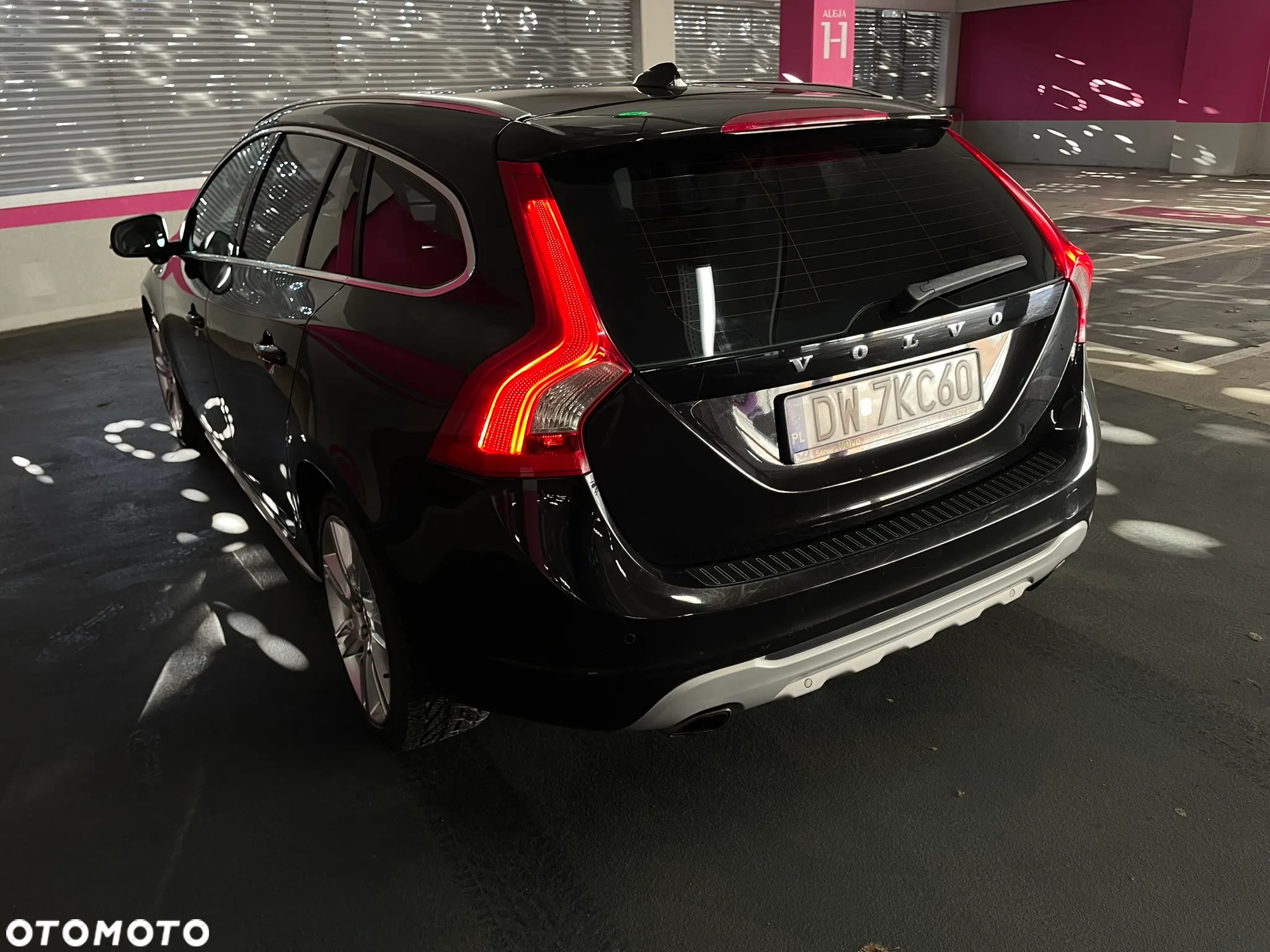 Volvo V60 D5 AWD Summum - 4