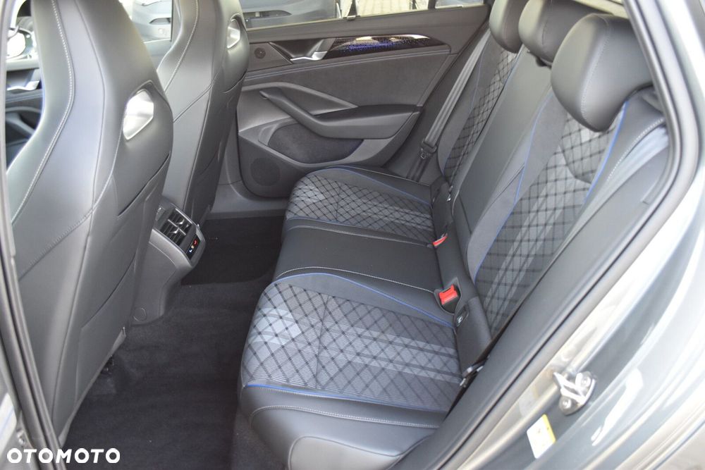 Volkswagen Passat Variant - 33