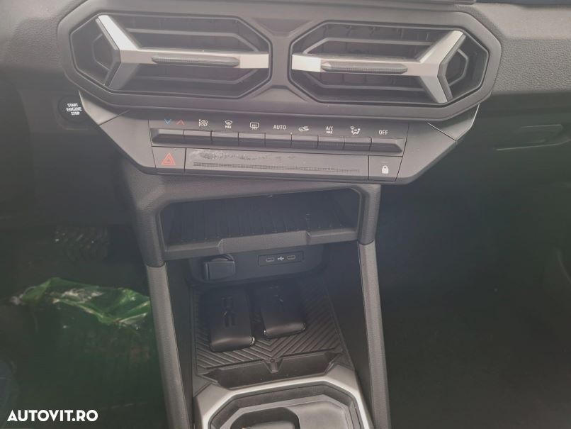 Dacia Duster HEV 140 Journey - 11