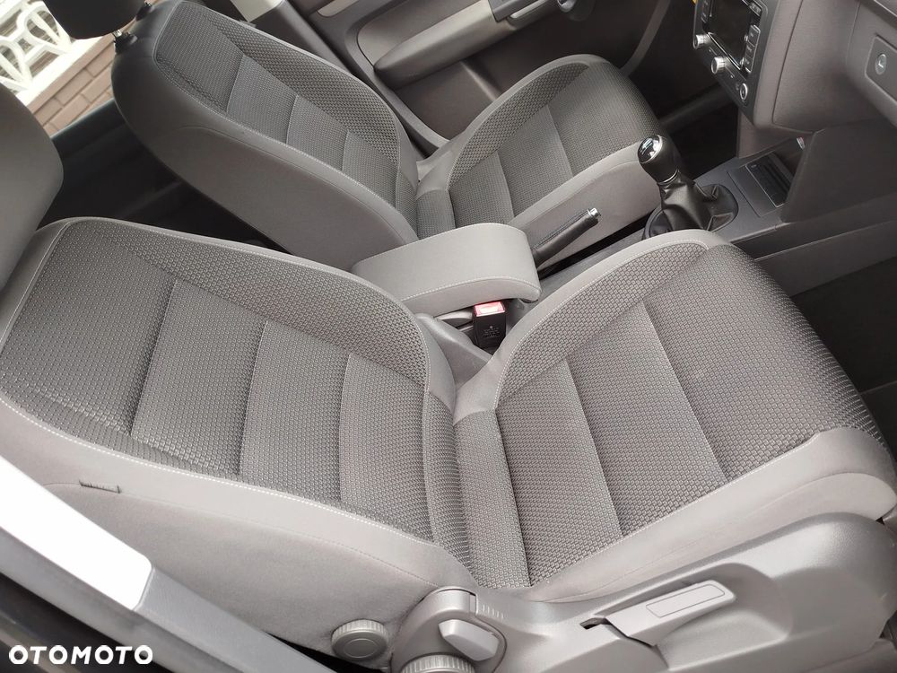 Volkswagen Touran - 13