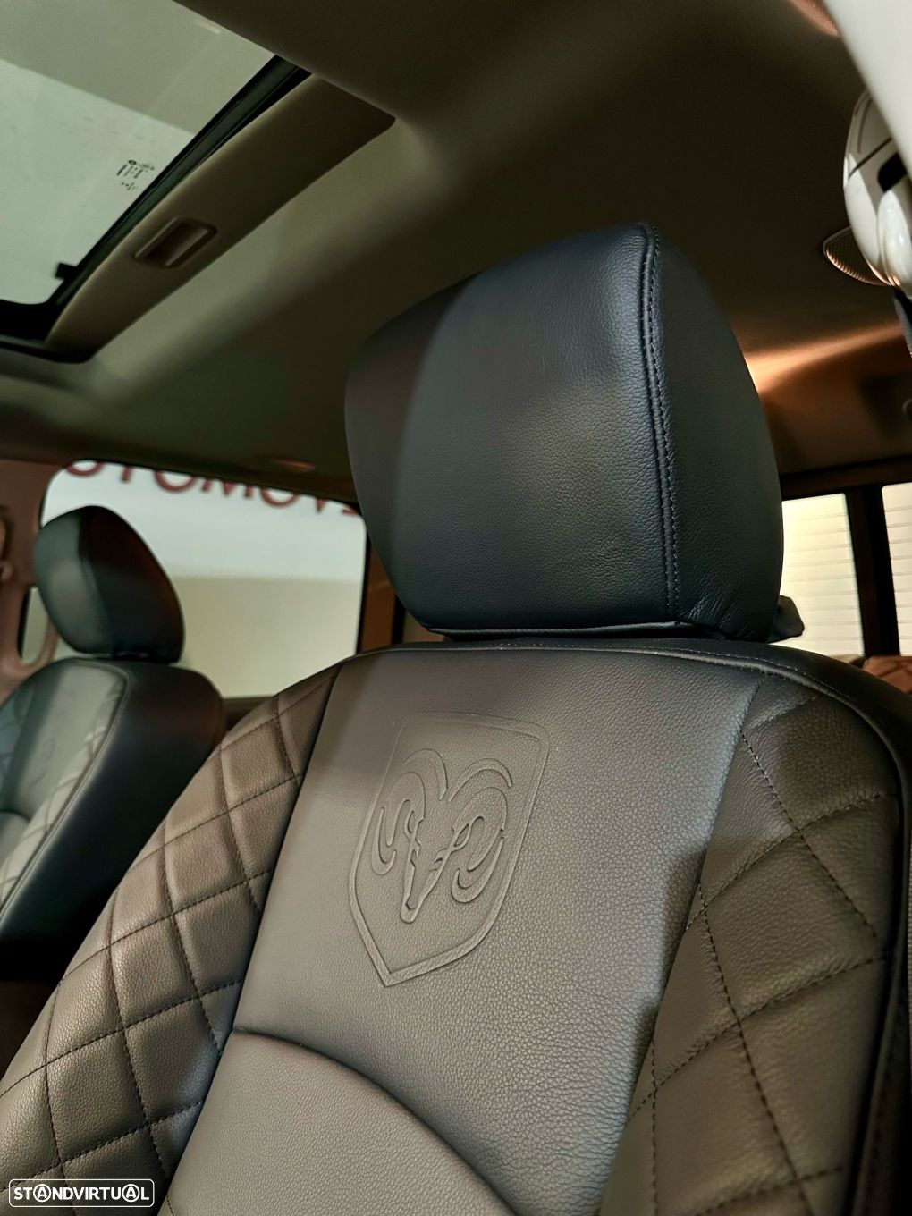 Dodge RAM 1500 5.7 V8 - 18