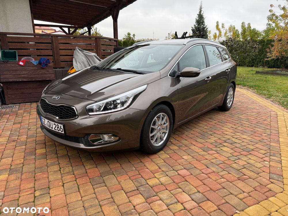 Kia Ceed - 34