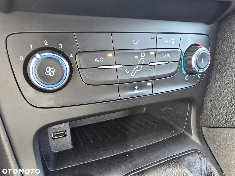 Ford Focus 1.6 Trend Sport - 24