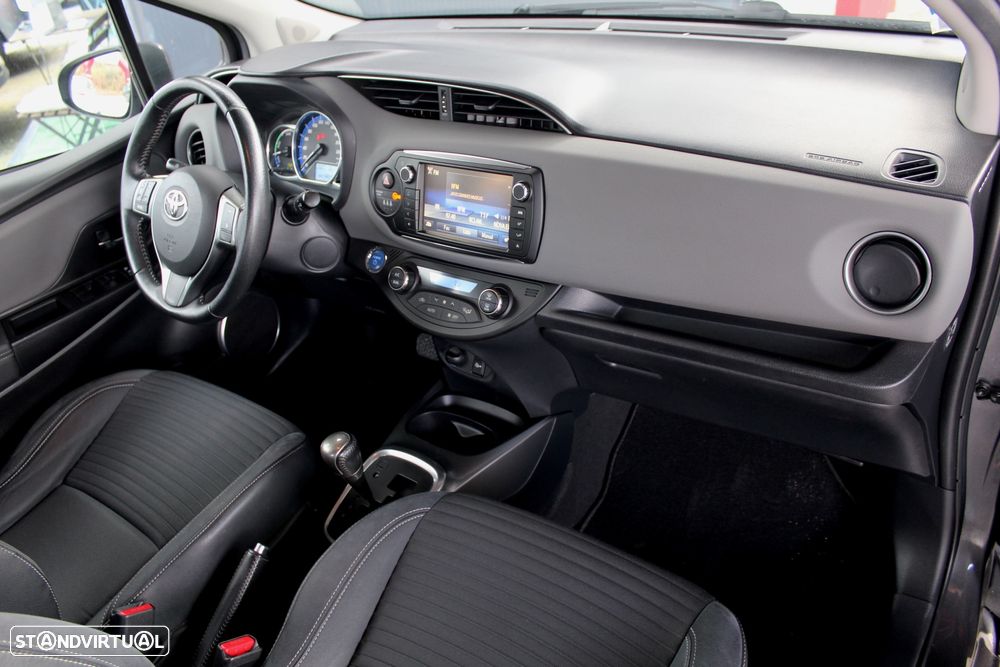 Toyota Yaris 1.5 HSD Comfort +P.Style+Navi - 23
