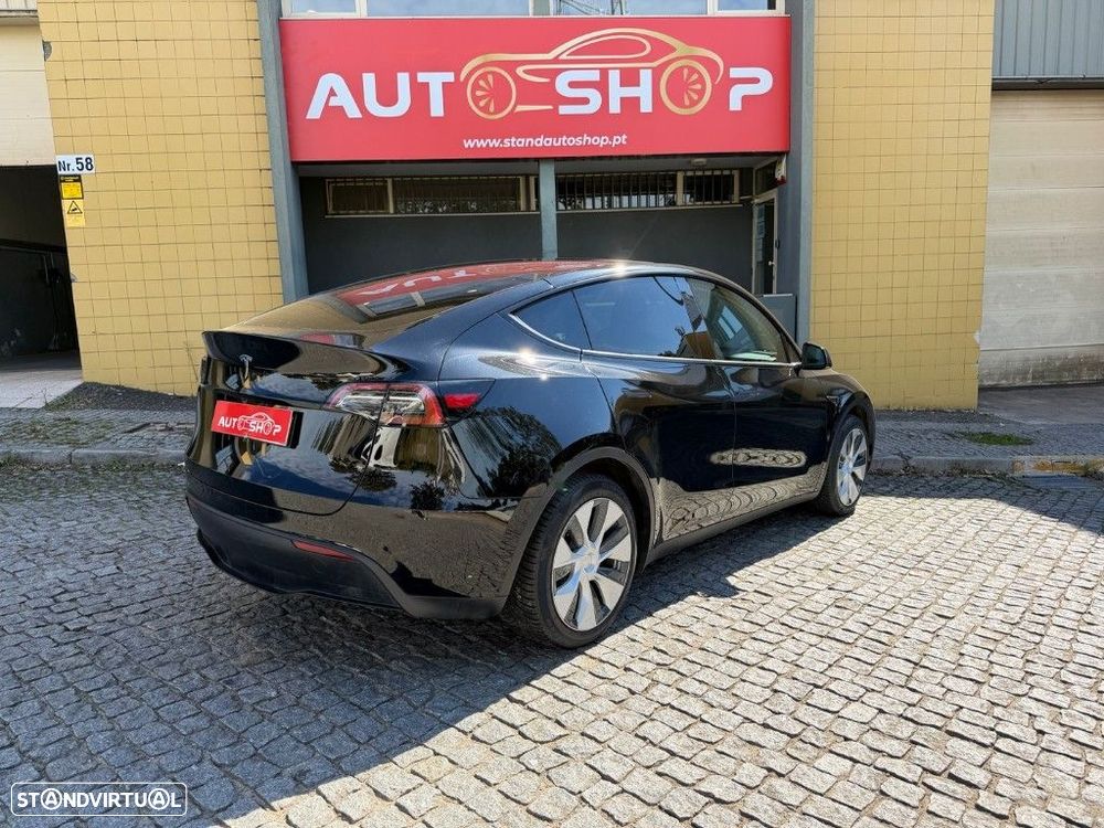 Tesla Model Y - 16