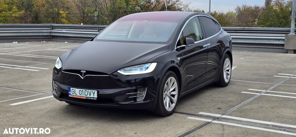 Tesla Model X - 3