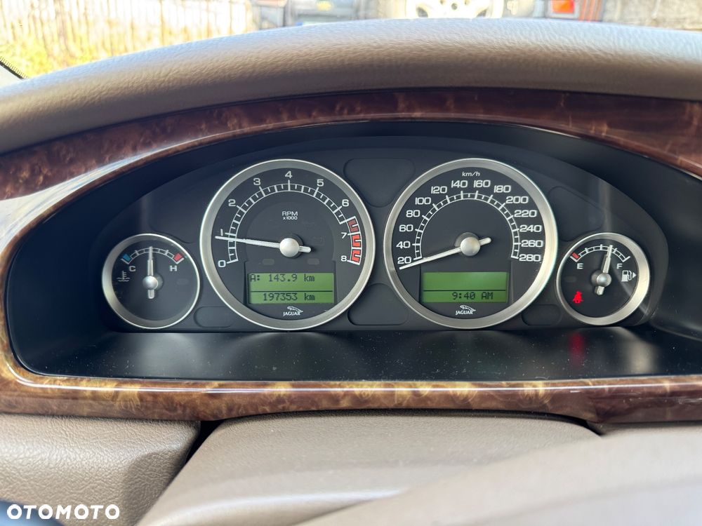 Jaguar S-Type 4.2 V8 - 1