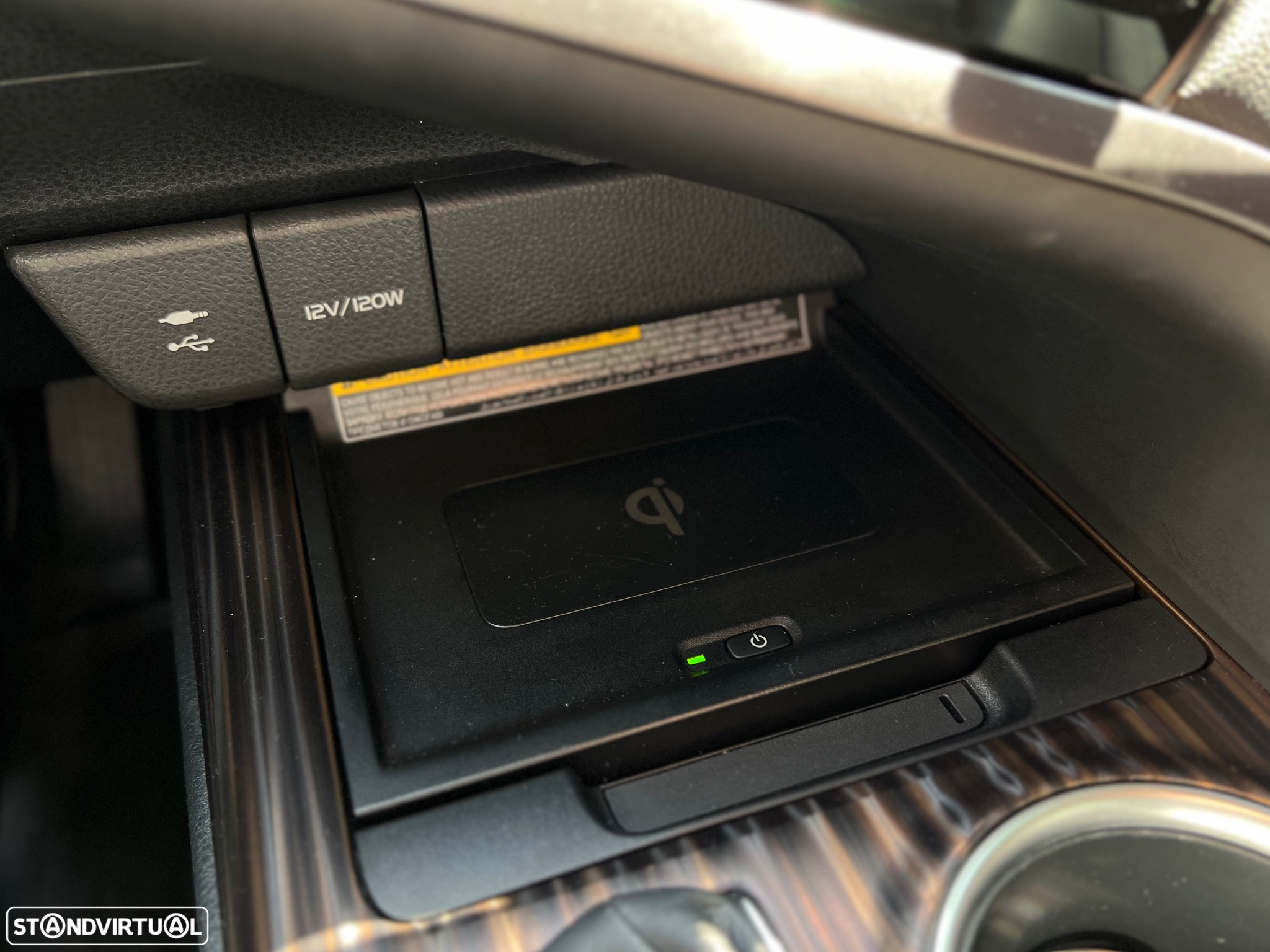 Toyota Camry 2.5 Hybrid Luxury - 22