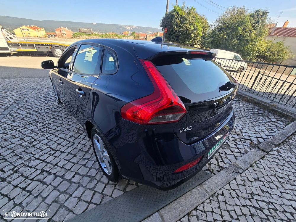 Volvo V40 D2 Powershift Momentum - 4