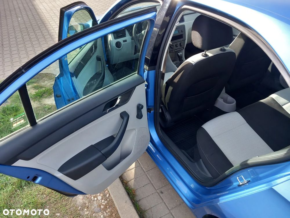 Skoda RAPID 1.2 TSI Ambition - 14