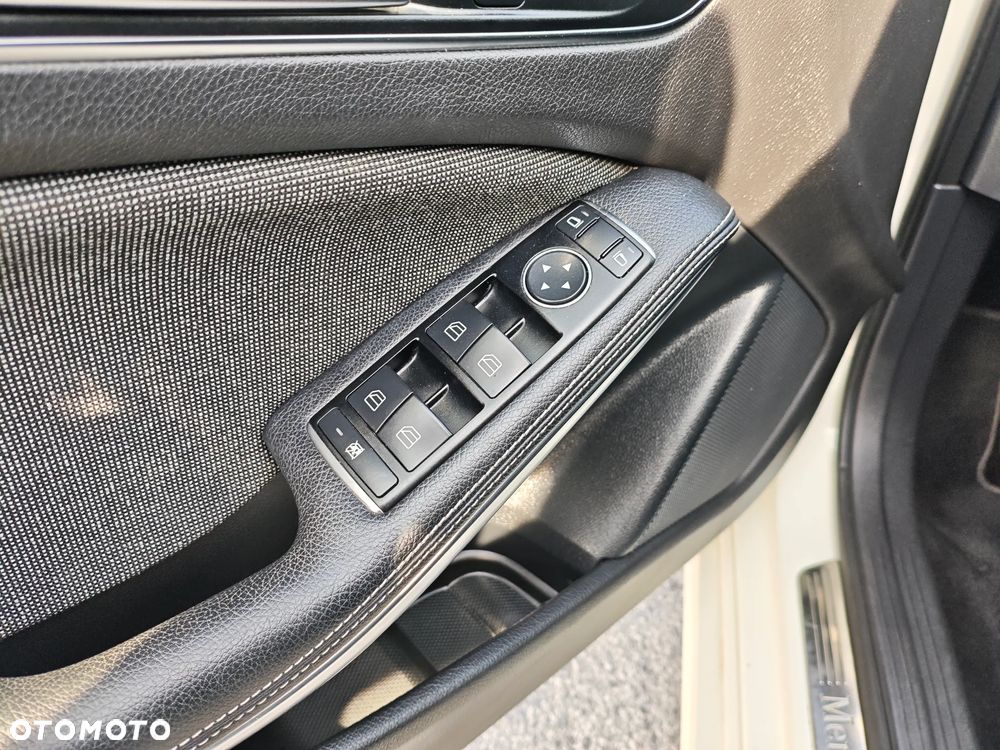 Mercedes-Benz Klasa A 180 (BlueEFFICIENCY) - 30