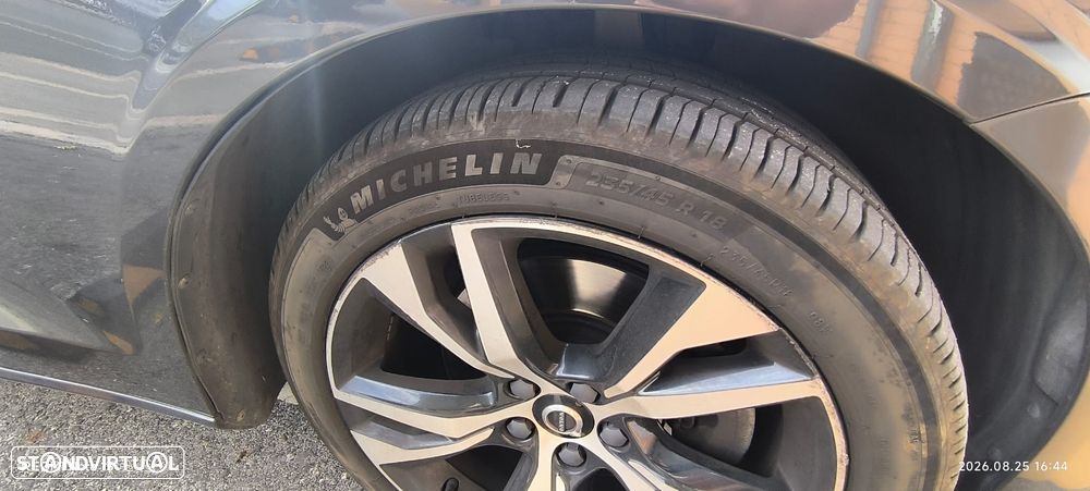 Volvo V60 2.0 B4 Plus Dark Auto - 10