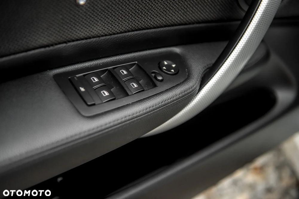 BMW Seria 1 118d Sport Line - 25