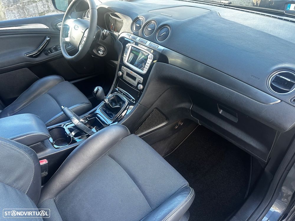 Ford S-Max 2.0 TDCi Titanium 7L - 28