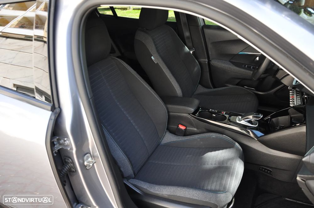 Peugeot e-2008 Style - 32