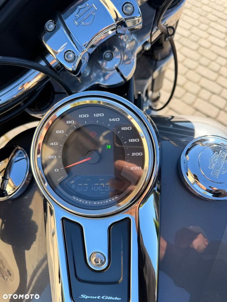 Harley-Davidson Softail Sport Glide - 30