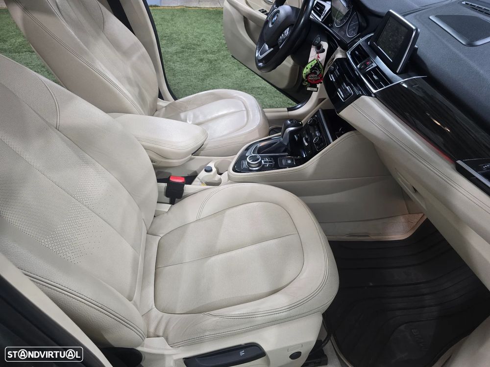 BMW 220 Active Tourer i Aut. Luxury Line - 12